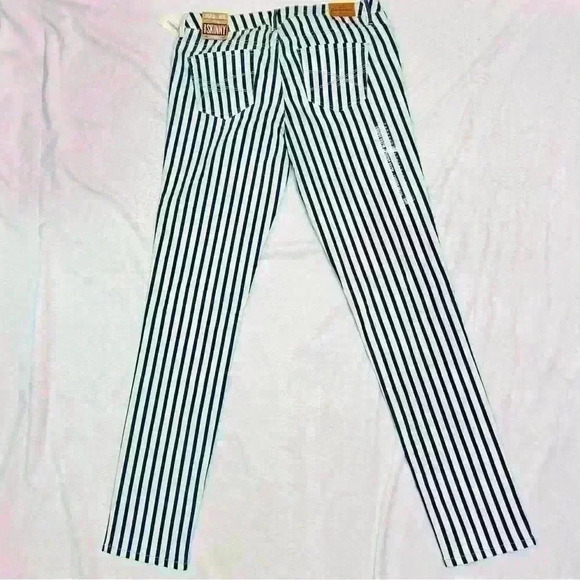 NWT Aeropostale Blue and White Striped
Super Low Rise Super Skinny Fit Jeans - Picture 4 of 12